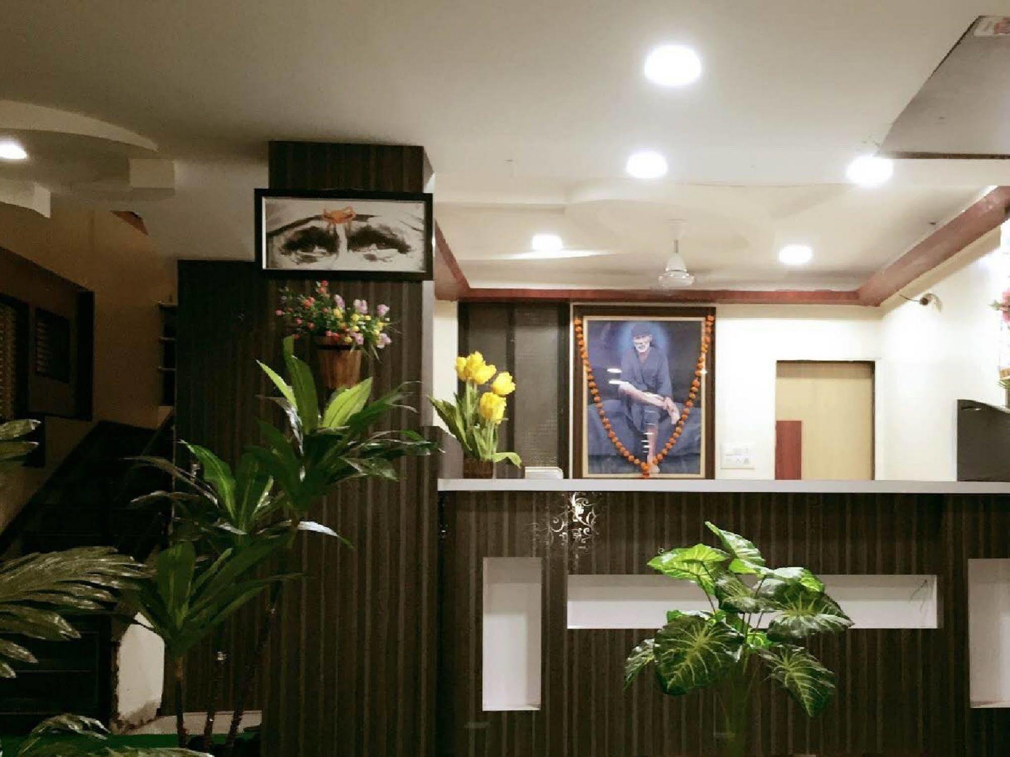 โรงแรมทิศา พาเลซ เชอร์ดี ภายนอก รูปภาพ