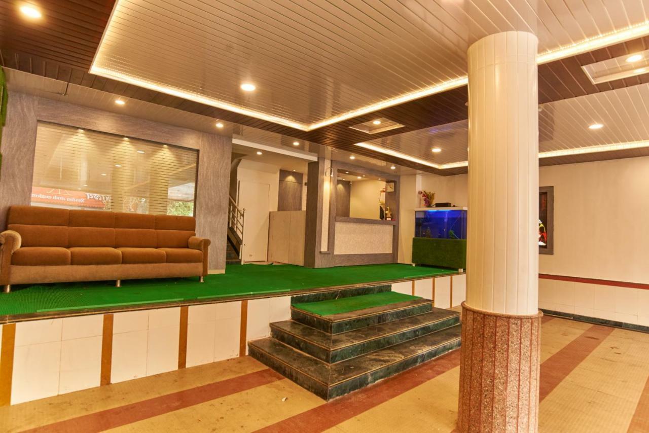 โรงแรมทิศา พาเลซ เชอร์ดี ภายนอก รูปภาพ